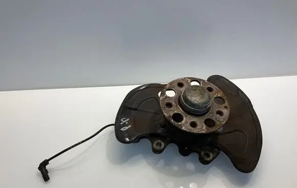 Mercedes-Benz C W204 Front wheel hub