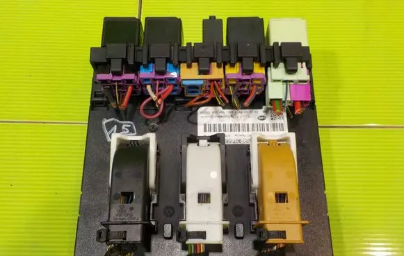 Audi A3 S3 8P Central body control module 8P0907063 LP252