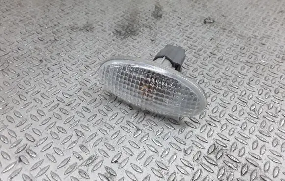 Mazda 5 Front fender indicator light