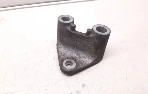 Mazda 6 Engine mounting bracket