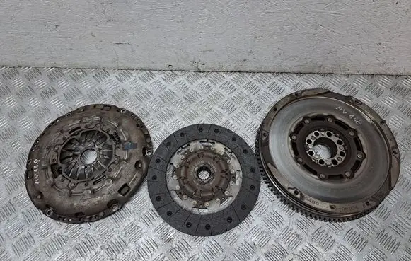 Toyota Avensis T270 Clutch set kit 134500R030 3100105140 3100105090