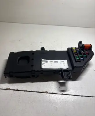 Opel Vectra C Fuse module 13223678 460023260 13193590