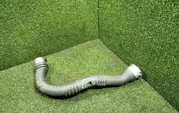 Nissan NV300 Intercooler hose/pipe 144606126R