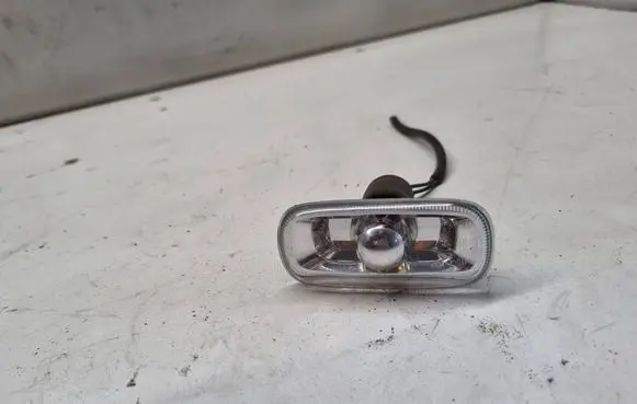 Audi A6 S6 C6 4F Front fender indicator light
