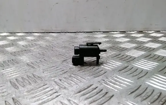 Vacuum valve