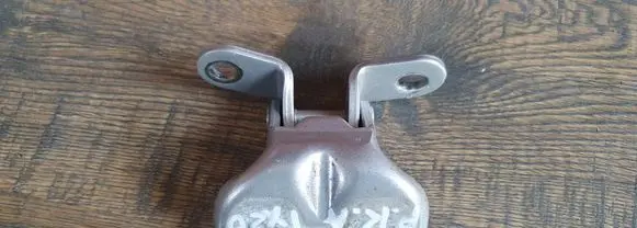 Hyundai ix20 Front door lower hinge 