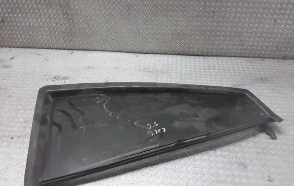 Hyundai Santa Fe Rear vent window glass 