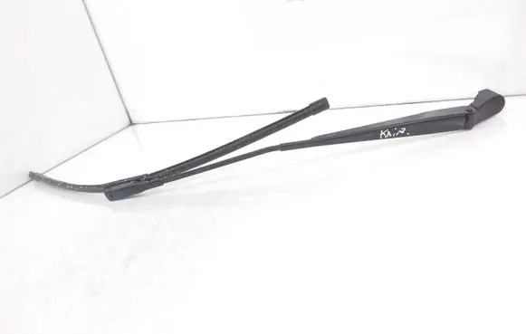 Front wiper blade arm