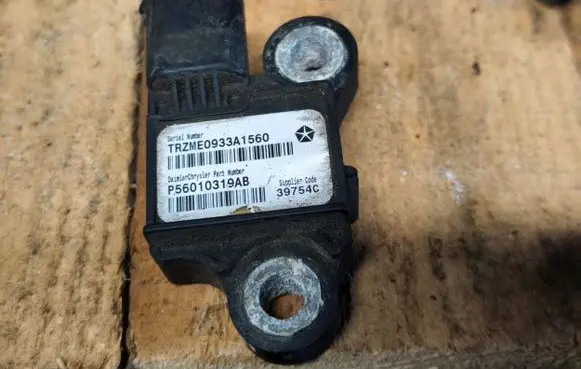 Jeep Cherokee III KJ Airbag deployment crash/impact sensor P56010319AB
