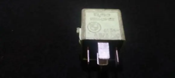 BMW 5 E39 Other relay 61368373700 v23134-k59-x312