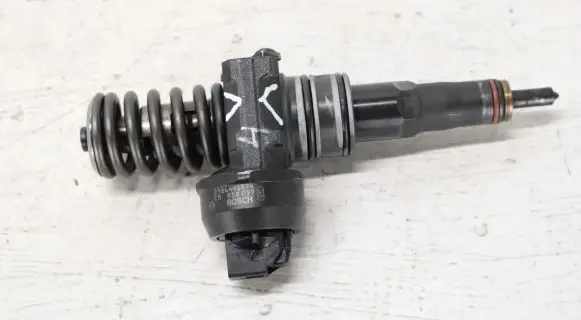 Audi A4 S4 B7 8E 8H Fuel injector 0986441574