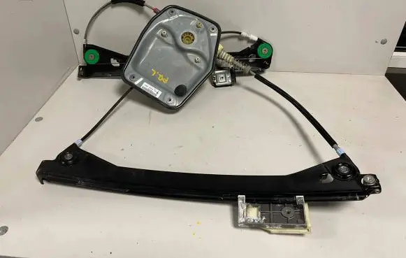 Volkswagen Scirocco Front door electric window regulator 1K8837402L V016003 0846553270