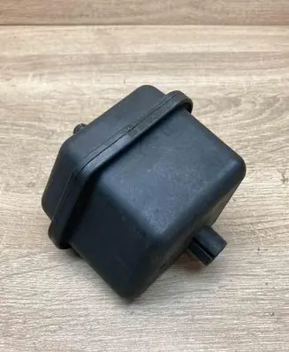 Volkswagen PASSAT B6 Vacuum air tank 03G129808 USED