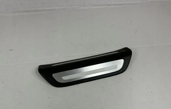 Audi Q3 8U Sill