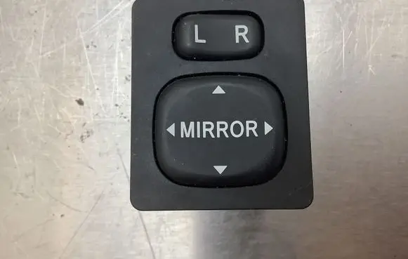 Toyota Yaris Wing mirror switch 769746E 183574