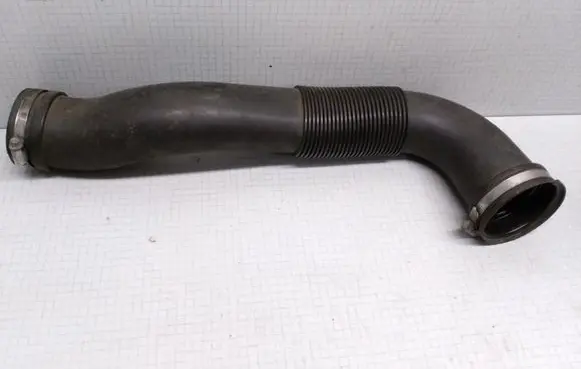 Opel Zafira B Air intake hose/pipe 55559548 551020308