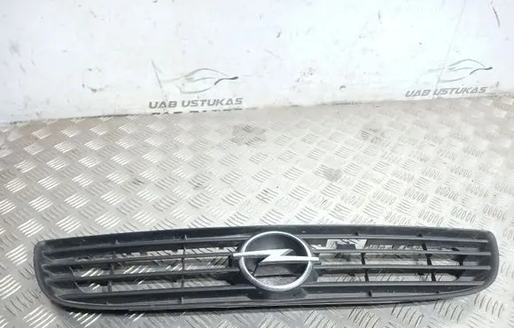 Opel Zafira A Front bumper upper radiator grill 90580579