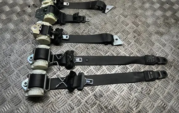 Jaguar XF X250 Front seatbelt