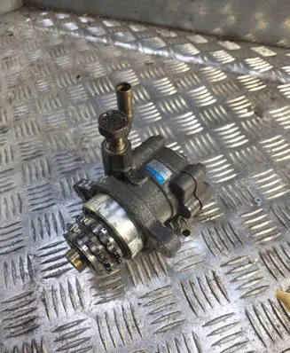 Nissan Almera Tino Power steering pump 4U105 0Y211013