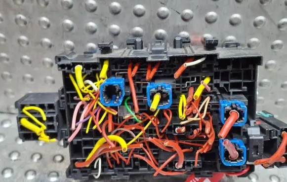 Renault Captur II Fuse module S26312519 243805499R