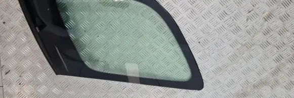 Toyota RAV 4 (XA20) Rear side window