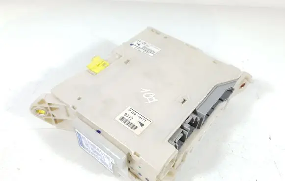 Lexus GS 300 350 430 450H Fuse module 82730-30821