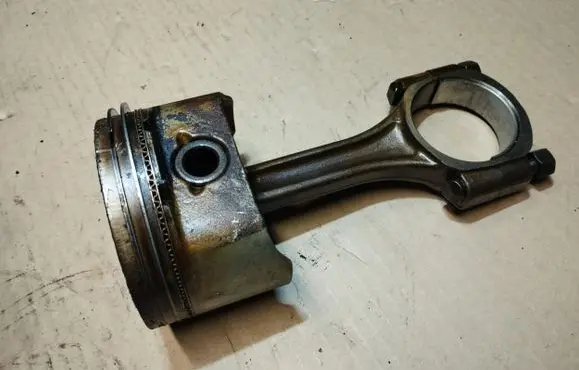 Chevrolet Tahoe Piston with connecting rod 93432610