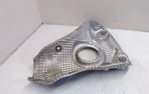 Toyota Prius (XW50) Exhaust heat shield