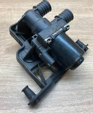 BMW 5 E60 E61 Coolant heater control valve 6920226 1147412174