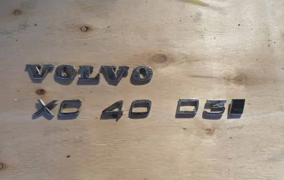 Volvo XC40 Manufacturers badge/model letters 