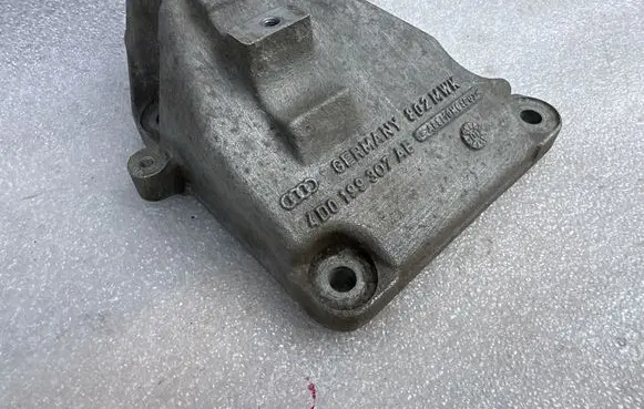 Audi A8 S8 D2 4D Engine mounting bracket 4D0199307AB