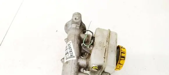 Subaru Forester SG Brake fluid reservoir 