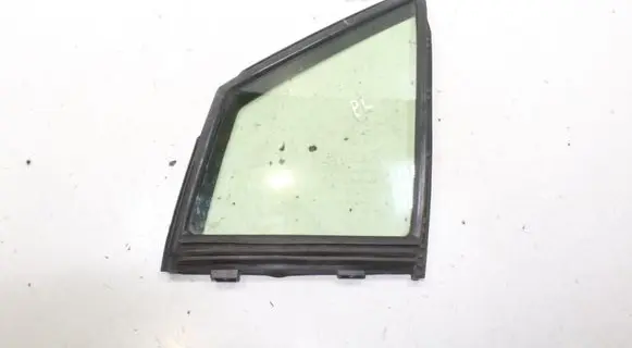 Toyota Prius (XW50) Front door vent window glass four-door 6821647010