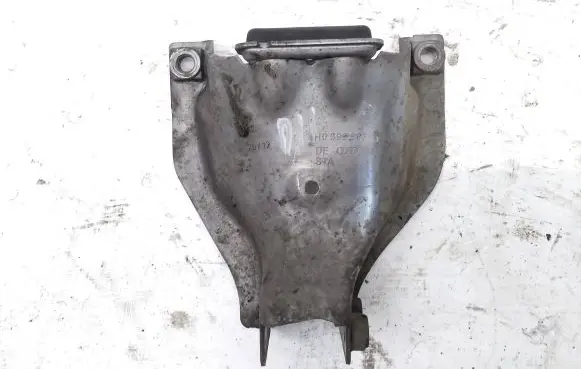 Audi A8 S8 D4 4H Engine mounting bracket 4H0399060