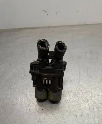 Mercedes-Benz E W211 Coolant heater control valve 0018307884