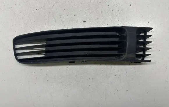 Volkswagen PASSAT B5 Front bumper lower grill