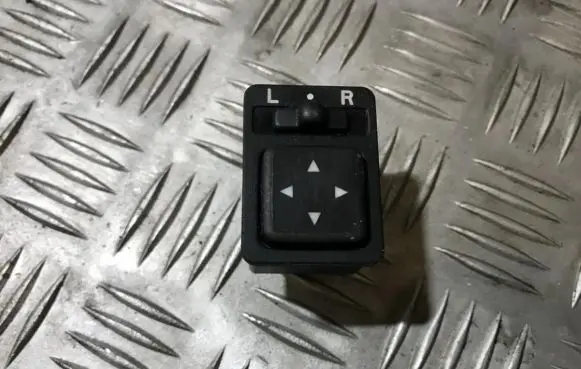 Mitsubishi Carisma Wing mirror switch mr114081 03220000