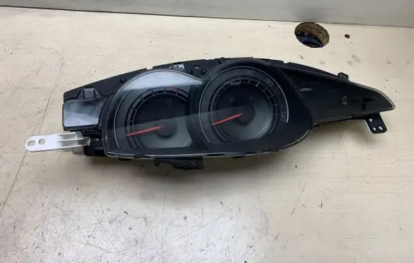 Speedometer (instrument cluster)