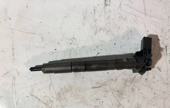 Audi A4 S4 B8 8K Fuel injector 0445116030 03L130277