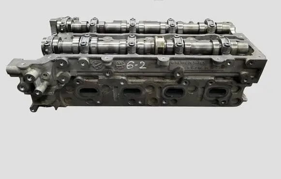 Mercedes-Benz E W212 Engine head R6510160201 1539M056E R651016