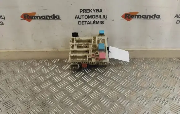 Toyota Yaris Fuse box set 8273052700 9621 7L080849