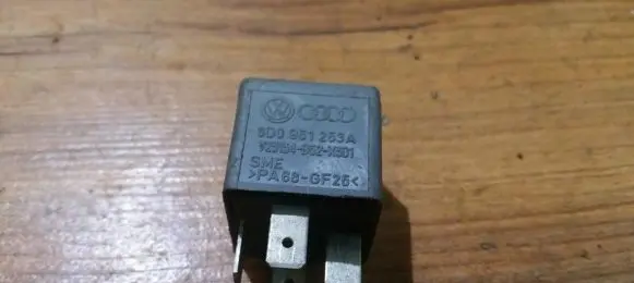 Volkswagen PASSAT B5 Other relay 8d0951253a 373