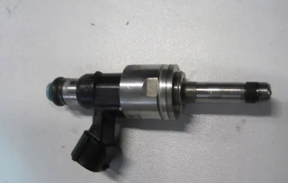 Toyota Hilux (N140, N150, N160, N170) Fuel injector 2325024010