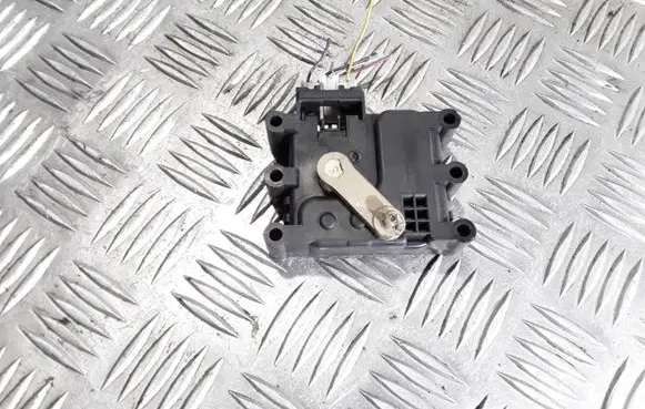 Mazda 5 Air flap motor/actuator 6X03E