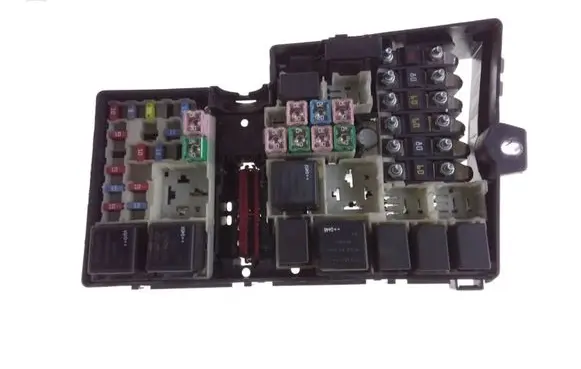 Volvo V50 Relay mounting block 8688040 518818000