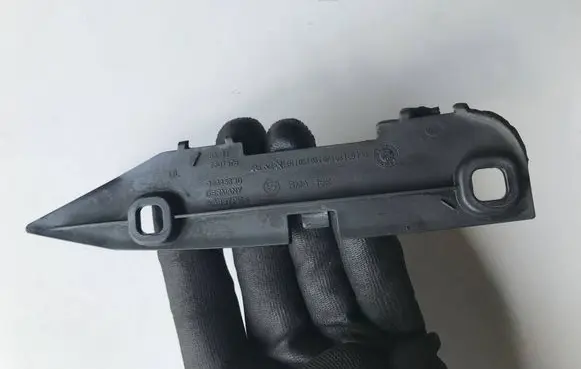 BMW 2 F45 Front bumper mounting bracket 7301575 12345610