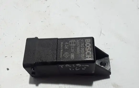 Renault Trafic III (X82) Glow plug pre-heat relay 8200798585