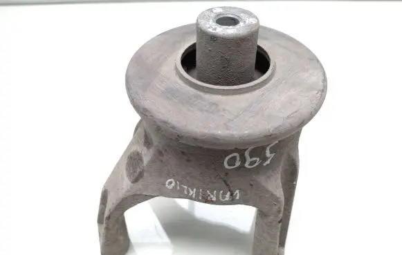 Volkswagen Transporter - Caravelle T5 Engine mount bracket 7H0199849at