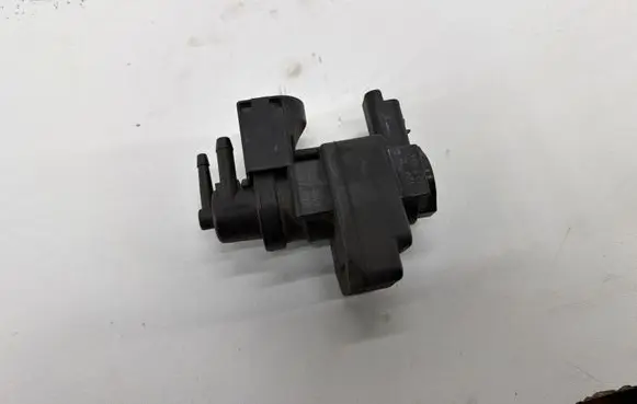 BMW 1 F20 F21 Turbo solenoid valve 7599547