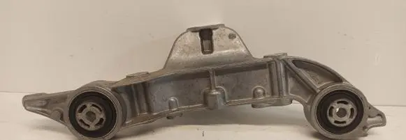 Engine mount bracket